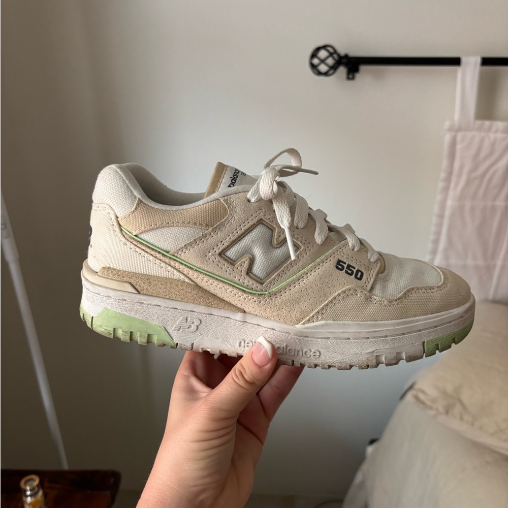 New Balance 550 White and light green Sneakers